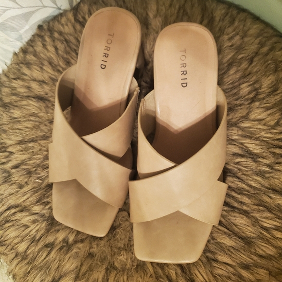 Torrid Tan Heeled Sandals Size 8.5 with Modern Design - Picture 2 of 6